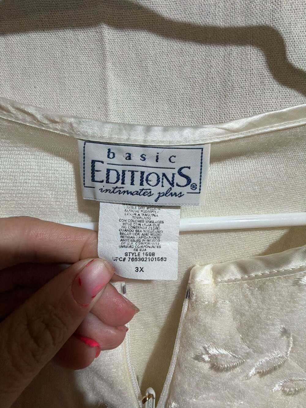 Vintage Basic Editions Intimates Plus Cream Quilted Embroidered Zip-Front Robe N - Picture 3 of 11